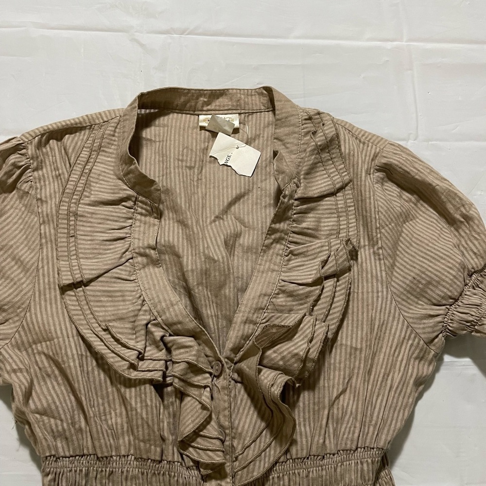 Women’s shirt. Stretch waist. Awesome piece for a night out - Picture 3 of 9